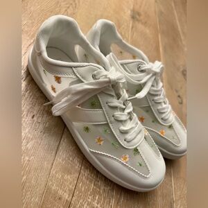 Dirty Laundry Women’s Sheer Floral White Sneakers Shoes Size 9